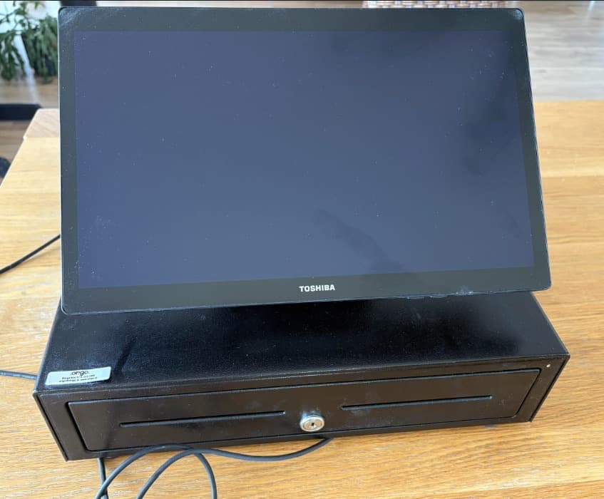 Toshiba sambyggt kassakerfi með peningaskúffu frá Ofar