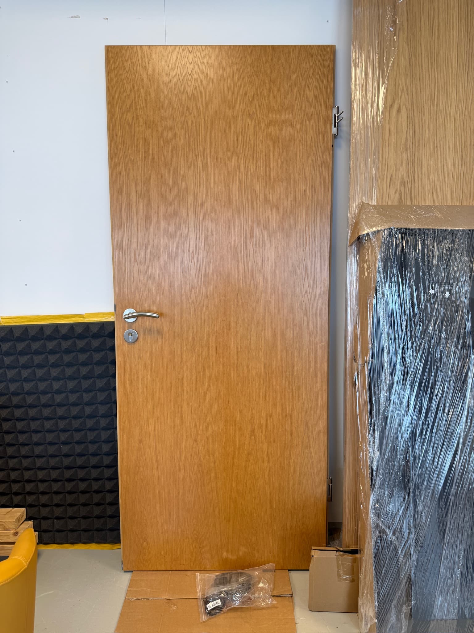 Yfirfelld edvarnarhurð með fellilista