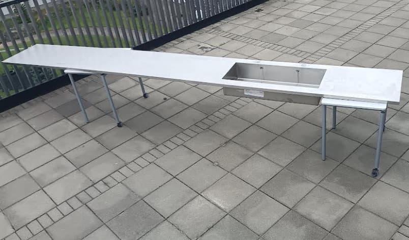 Stálborð án fóta m/vaski f. 2 blöndunartæki