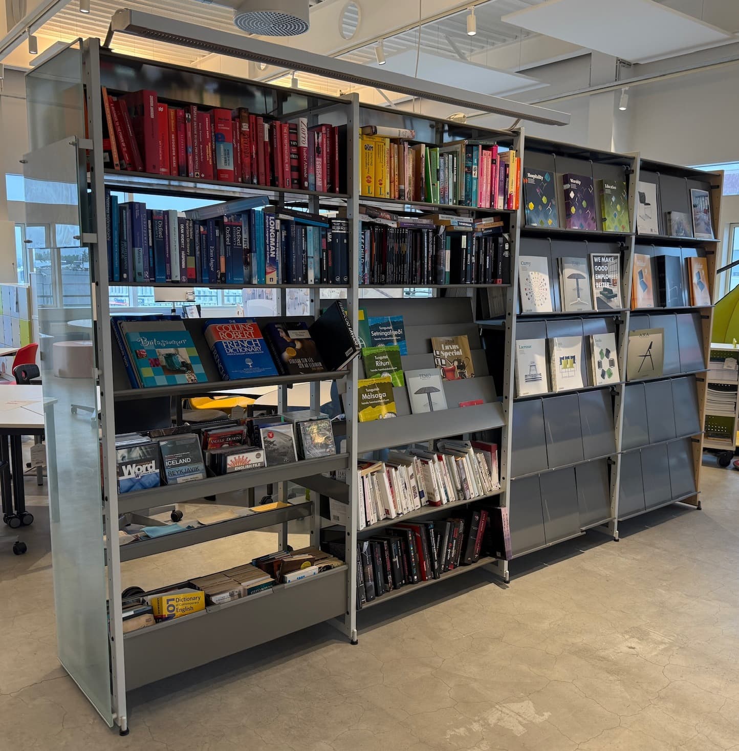 Hyllteknik bókasafnshilla