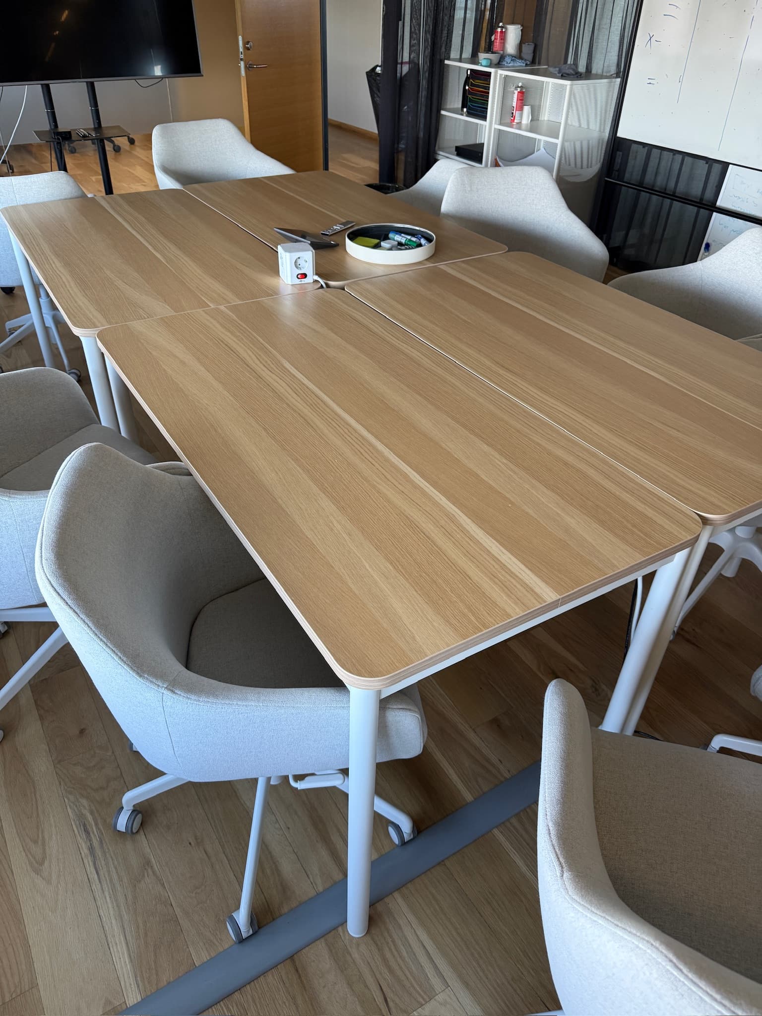 IKEA fundarborð