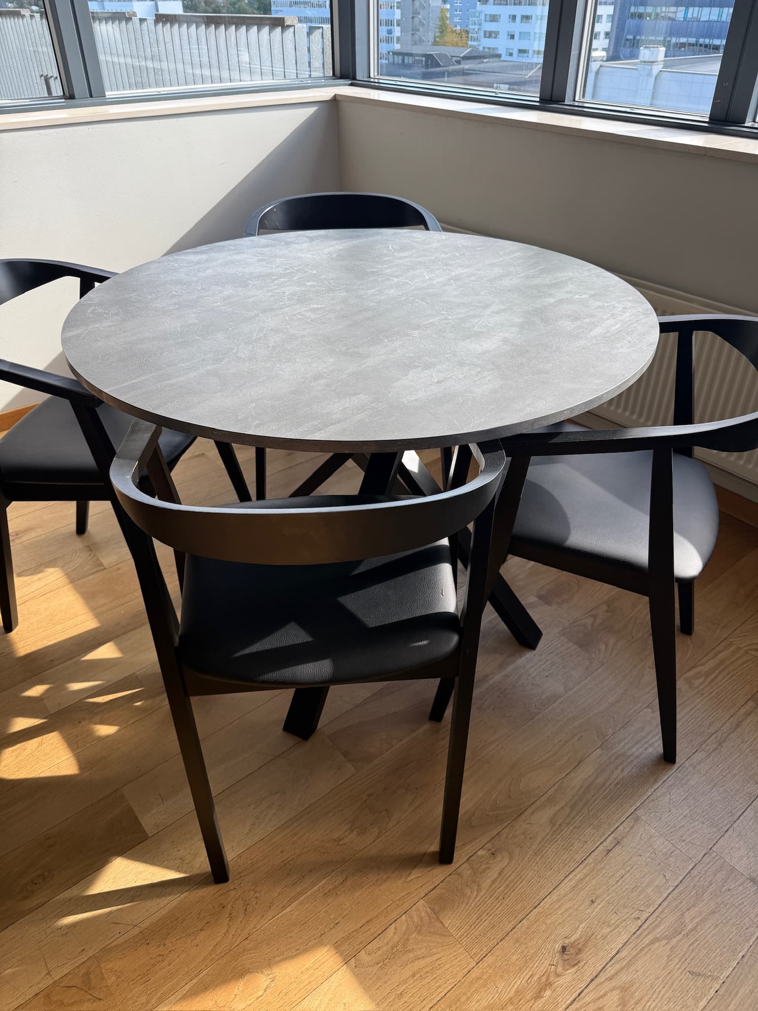 IKEA hringborð