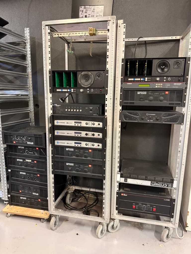 JBL, Crown og Dolby hljóðkerfi