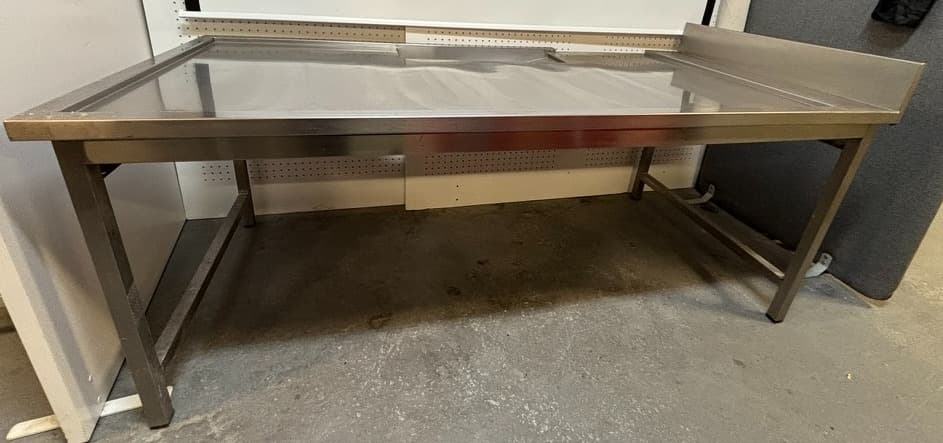 Ryðfrítt preppborð m/kanti og niðurfalli