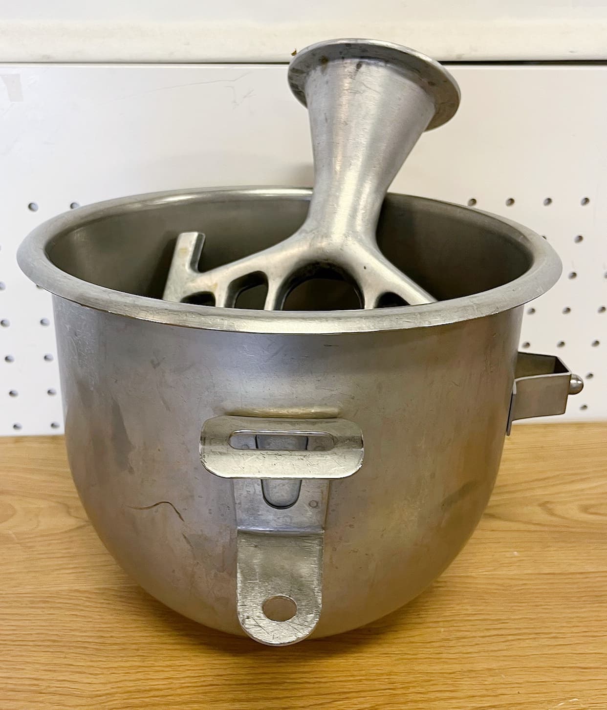 Skál fyrirhrærivélar og pískur, Ø28 x H23 sm.