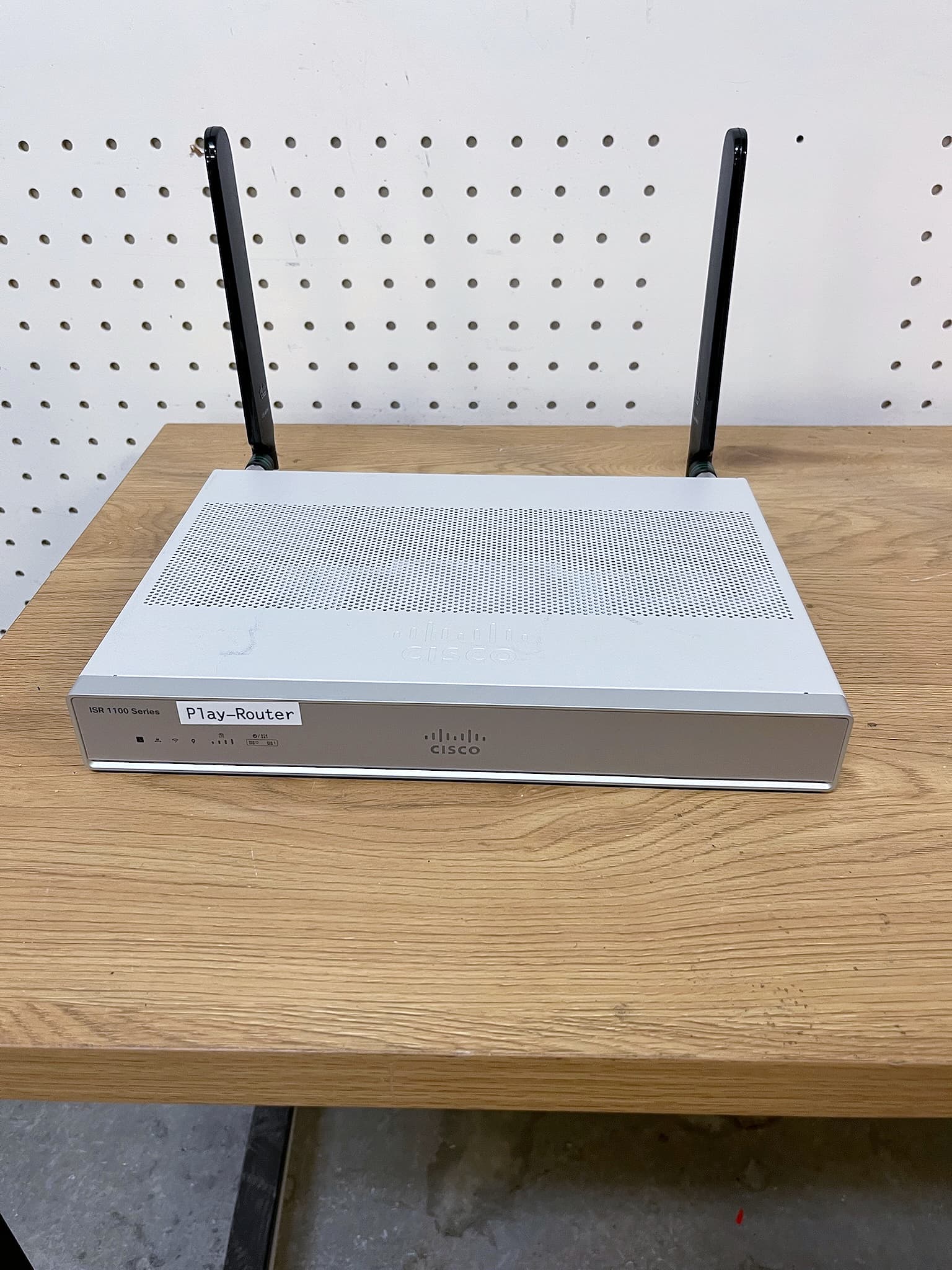 Cisco ISR 1100 Series – C1117 router - Play