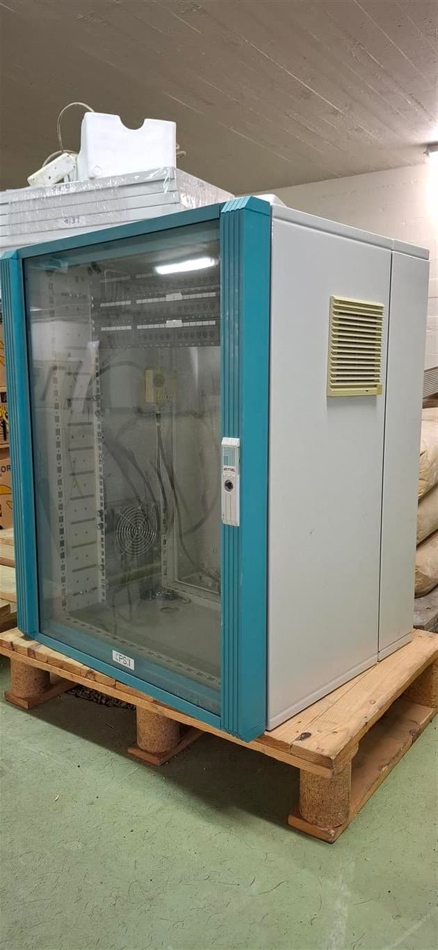 Tvöfaldur tölvuskápur / serverskápur með hitastýrðri kæliviftu, H75xB60x