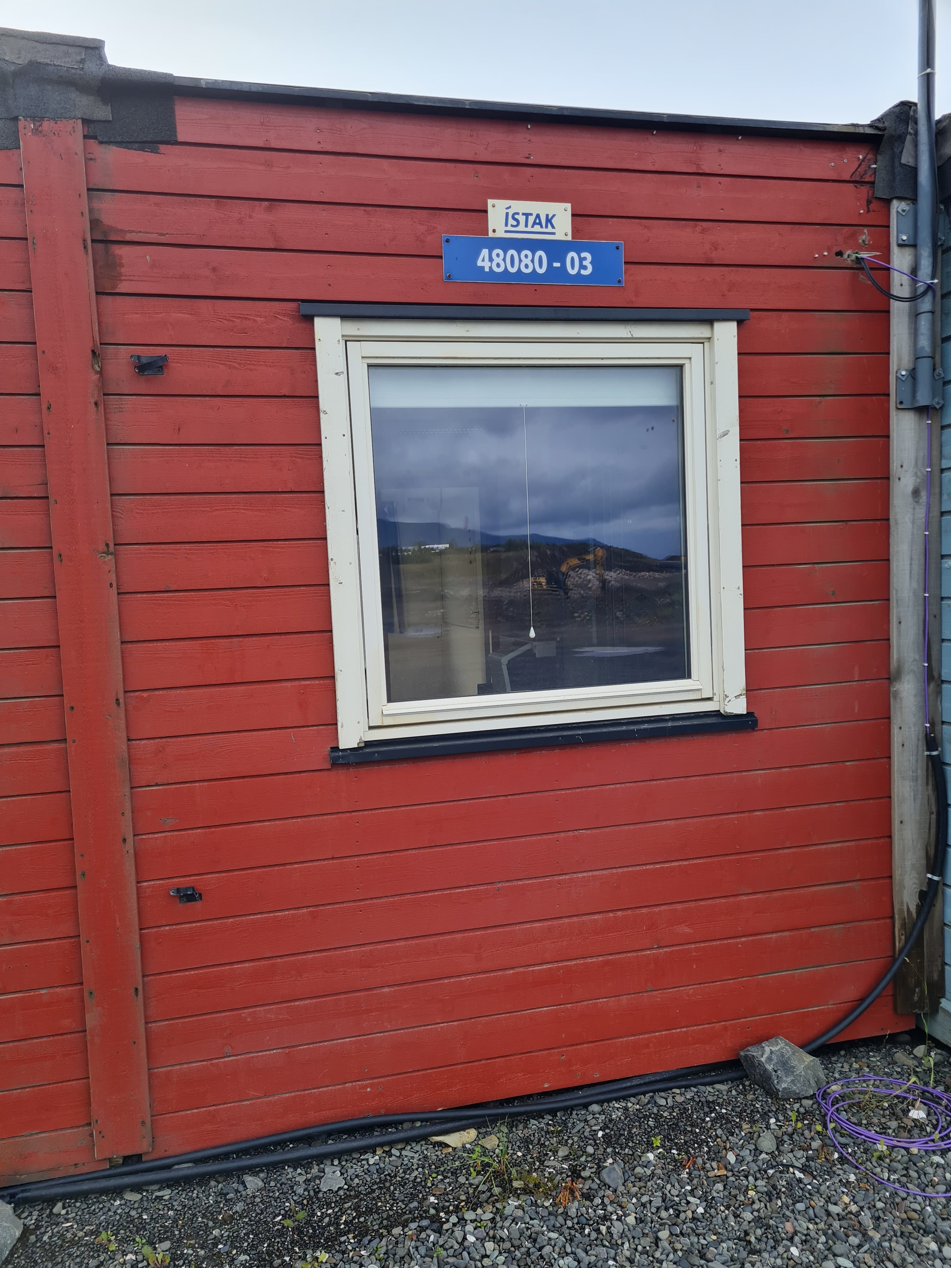SELT / SOLD - Smáhýsi herbergi/skrifstofur - hús 3 - rautt