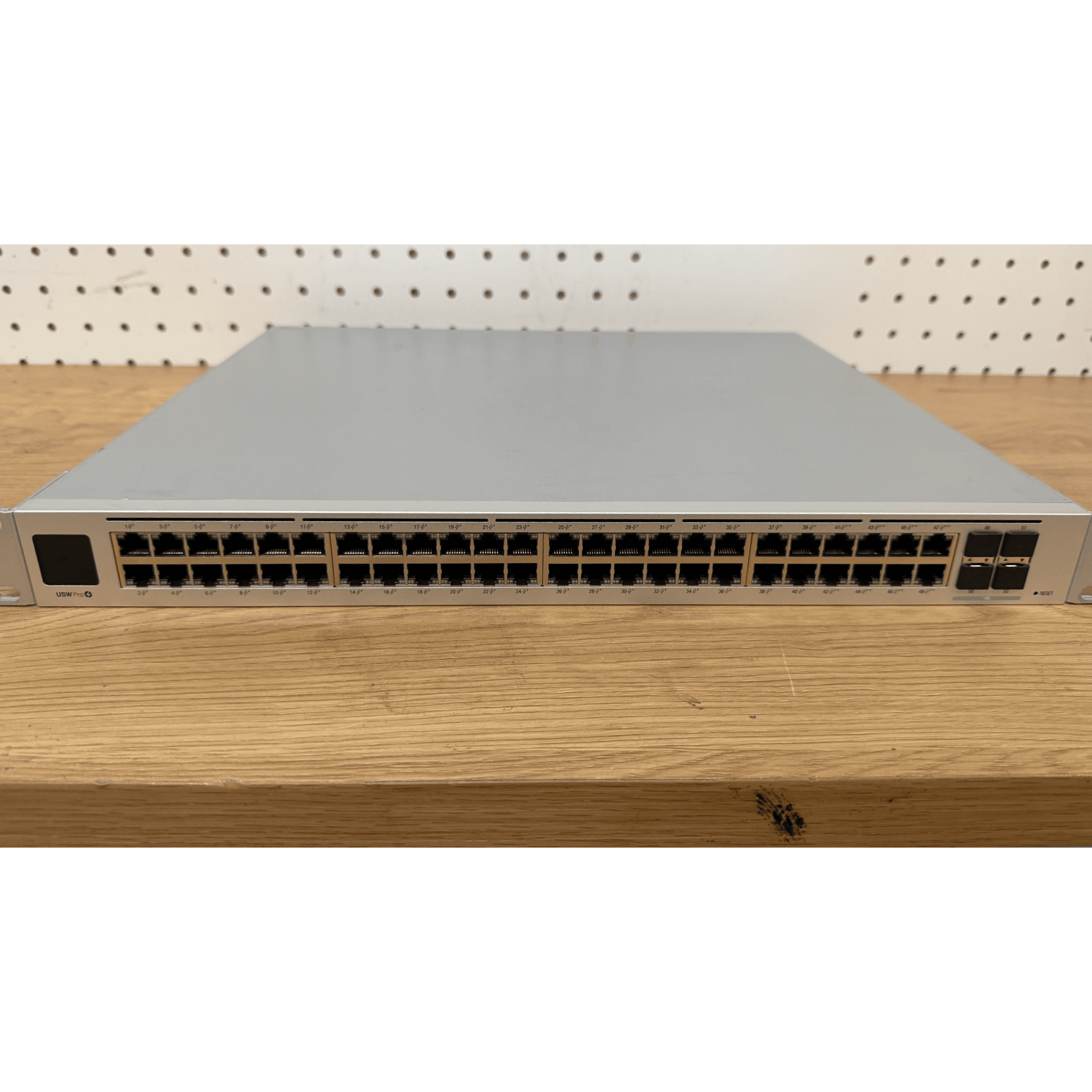 UniFi Pro PoE 48 porta sviss frá Ofar