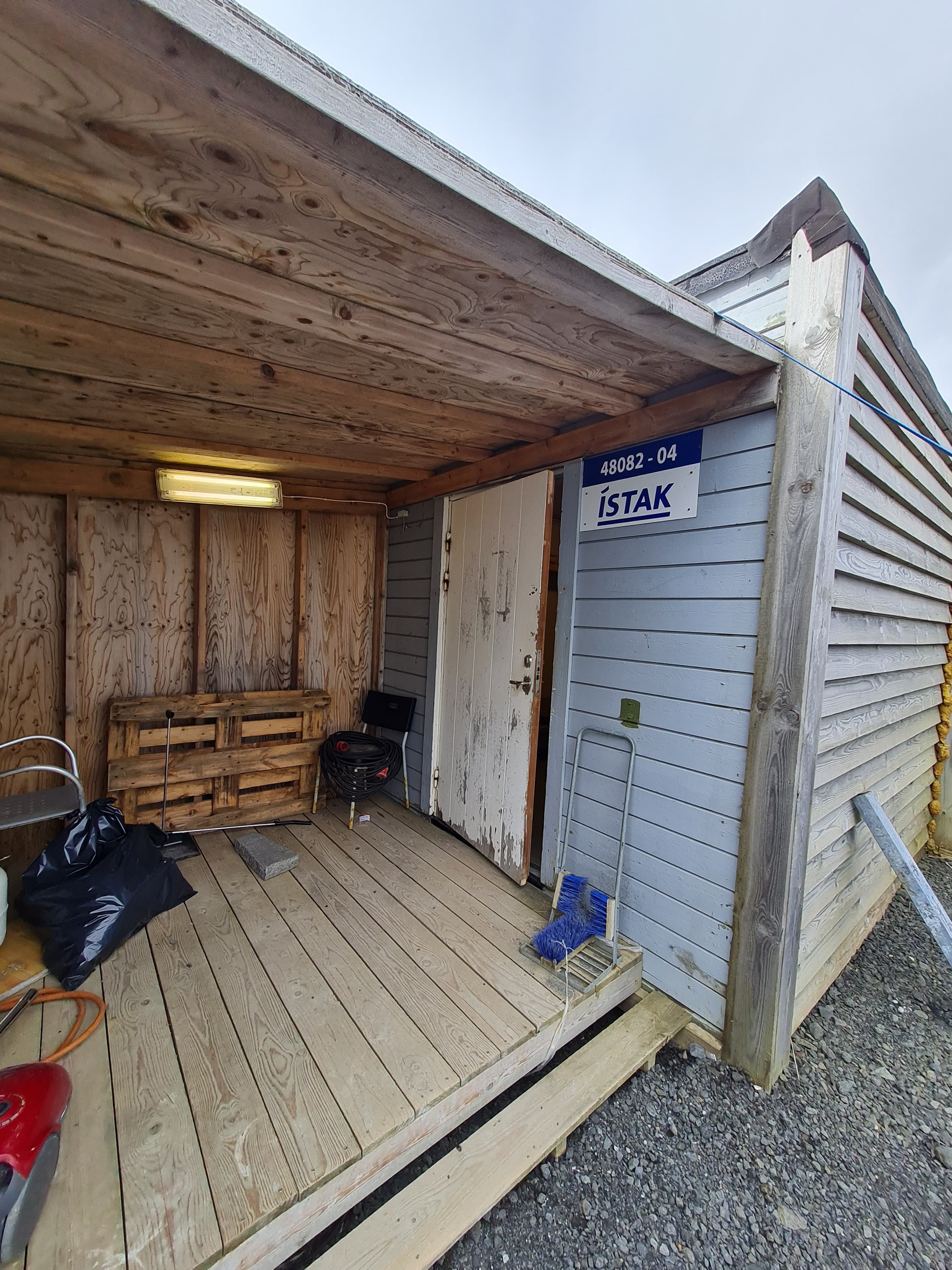 SELT / SOLD  Smáhýsi Airport Nr. 04 -   27 fm.Endahús -tvær útihurðir
