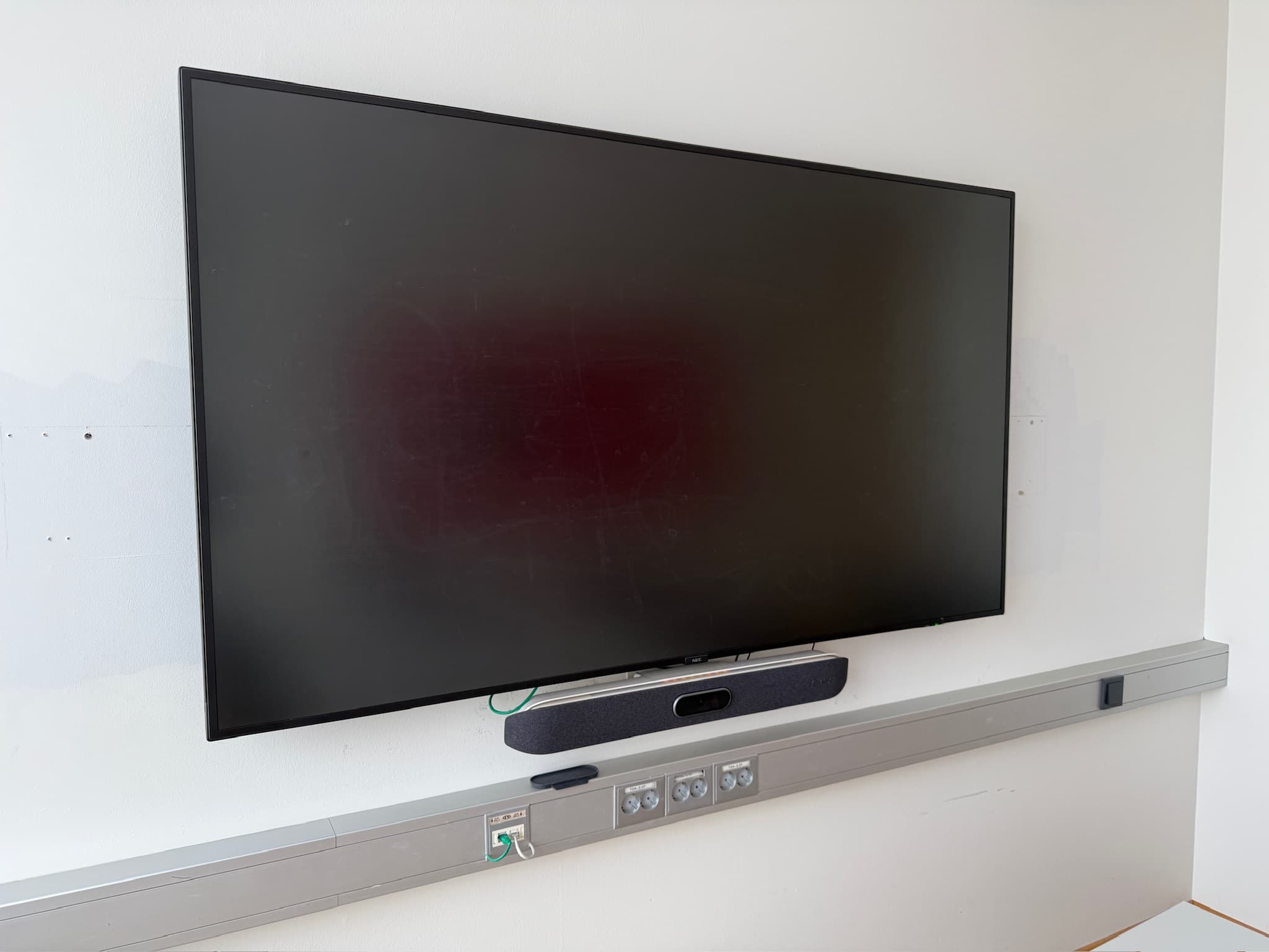 NEC upplýsingaskjár með veggfestingu, 75'', 4K, 24/7