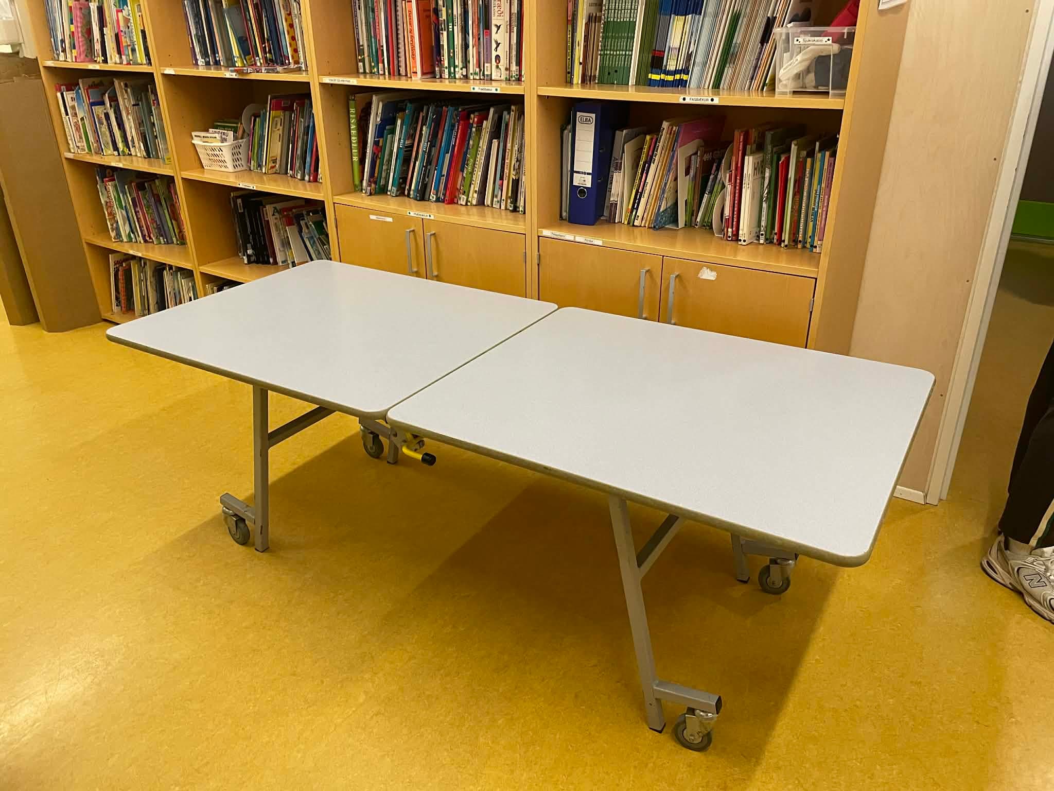 Felliborð samanbrjótanlegt á hjólum, B180x75x60sm.