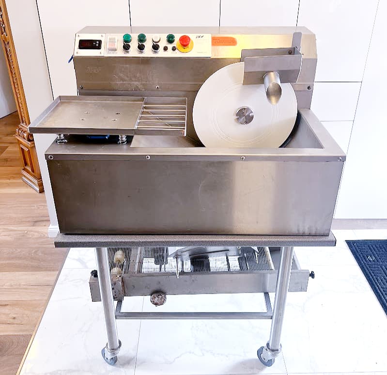 Súkkulaðivél  - færiband - skammtari JKV30 - MOULDING MACHINE 30 K