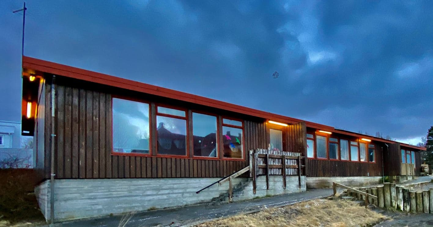 SELT / SOLD Heilsárs/sumar/samkomuhús - 294 fm. timburhús til flutnings
