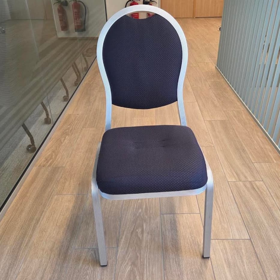 SELT / SOLD Veislustólar, staflanlegir